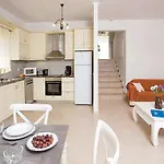 Villa Elena Costa *