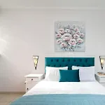 Villa Elena Costa *
