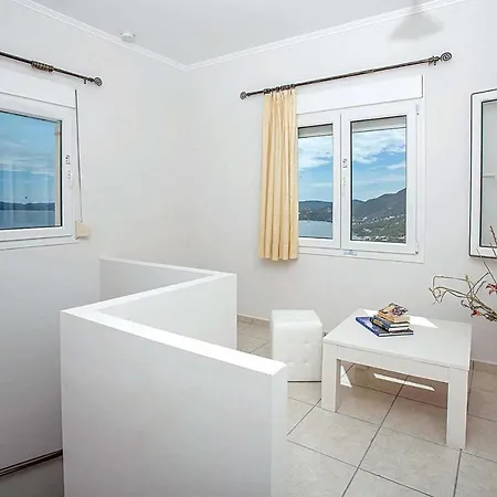 Vila Elena Costa *