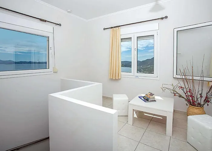 Villa Elena Costa *